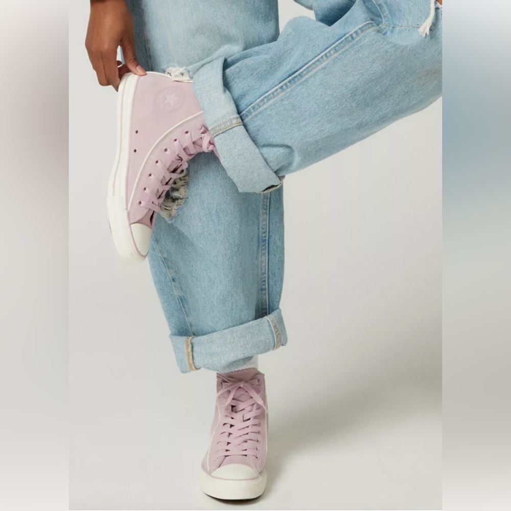 Converse Chuck Taylor All Stars Premium High Top Sneaker